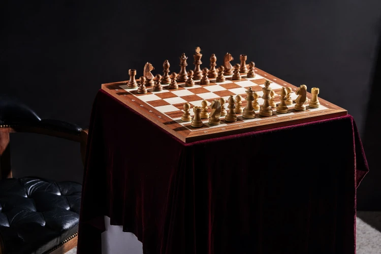 5902560351422_D50_MAH_NOTATION_5902560356007_CHI101_S350_chessboards%20and%20chess%20pieces_arr.jpg