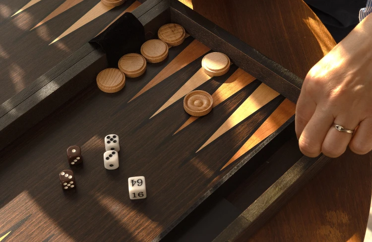 L4_BACKGAMMON_10.jpg