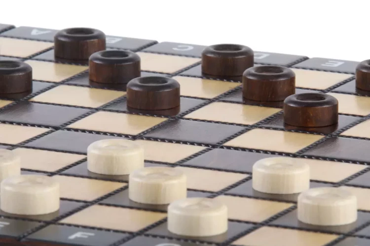 szachownica3d  ZESTAW SZKOLNY DREWNIANY - SZACHY WARCABY BACKGAMMON - sklep szachowy 1.png