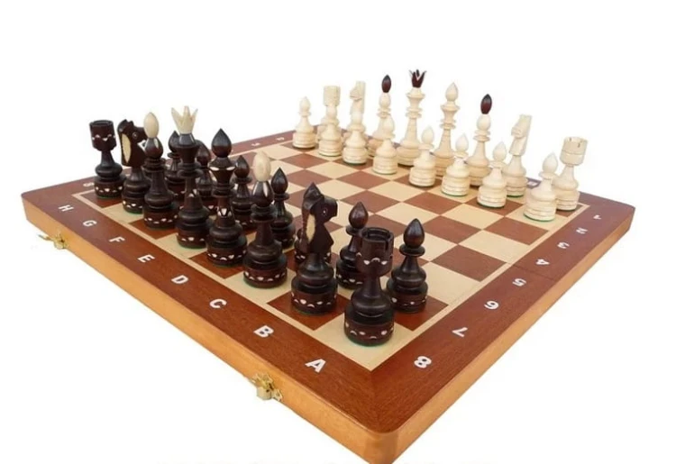 szachy indyjskie drewniane.jpg