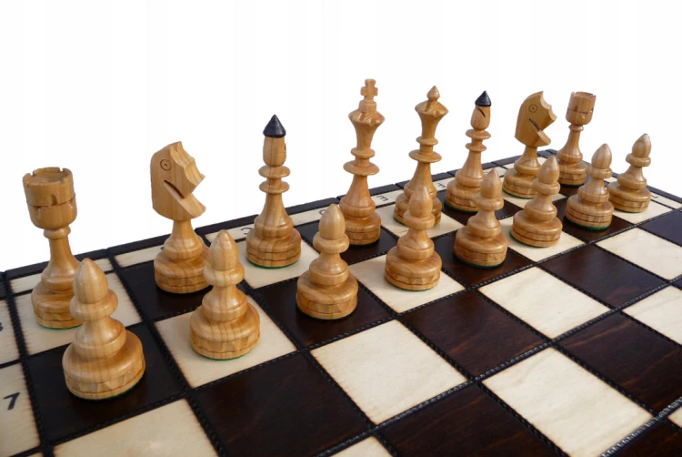 szachy indyjskie drewno czeresniowe 2.png