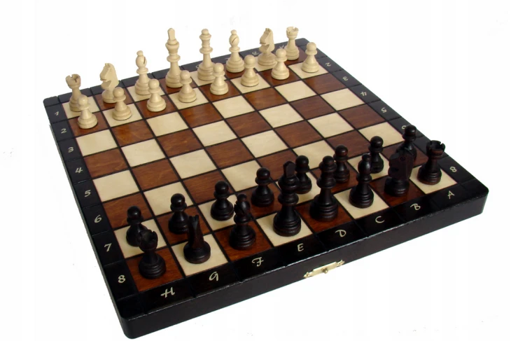 28x28 male szachy drewniane magnetyczne 4.png