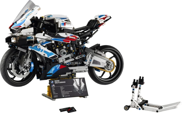 lego-technic-bmw-m-1000-rr.jpg