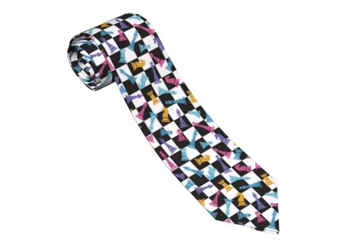 krawat szachisty z kolorowymi figurami.jpg